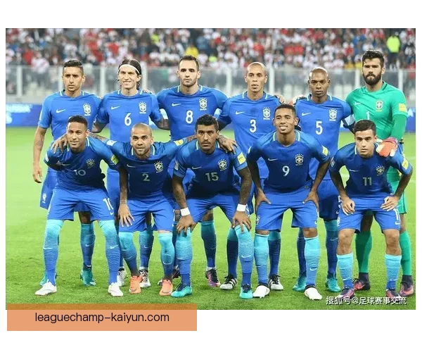 历届足球最佳评选趋势分析：个人表现与团队贡献并重